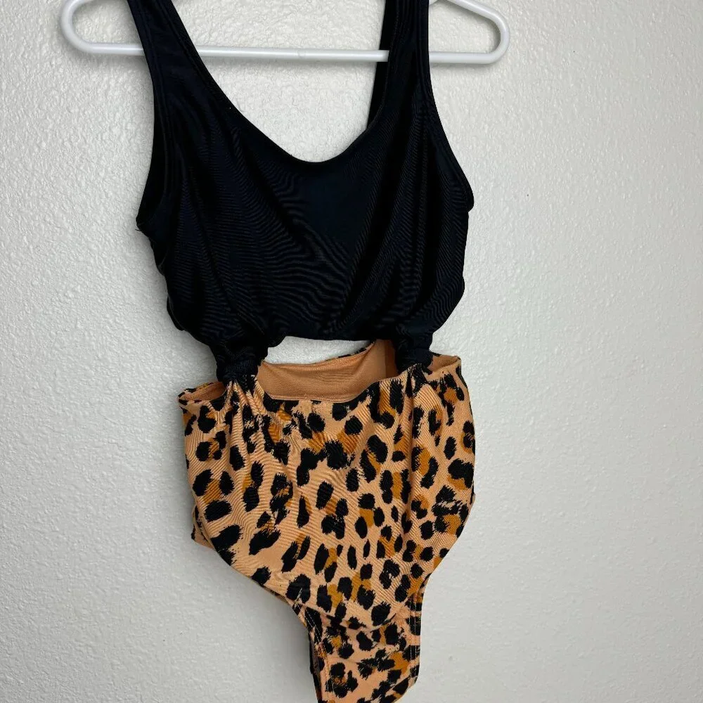 One Piece Swimsuit Size S ( 6/6X)  Black / Animal print